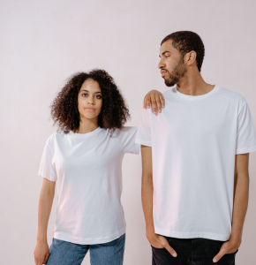 Meilleure Matière pour T-shirt : Comment bien la Choisir ?